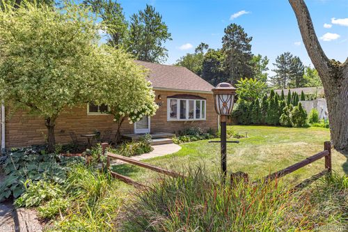 1029 Monica Pl, Waterford, MI, 48327-3443 | Card Image