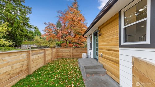 a-14321 Interlake Ave N, Seattle, WA, 98133-7107 | Card Image