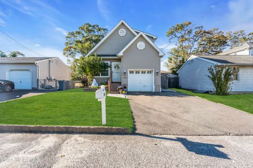 808 Beach Ave, Beachwood, NJ, 08722-2402 | Card Image