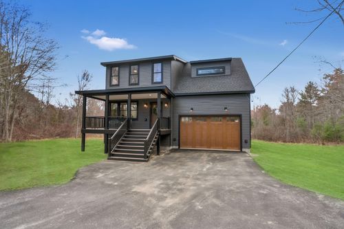 43 Middle Road, Falmouth, ME, 04105 | Card Image