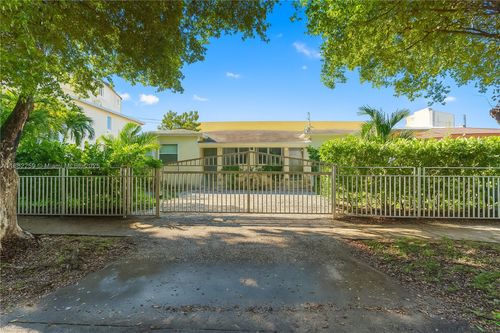 2530 Sw 27th St, Miami, FL, 33133-2238 | Card Image