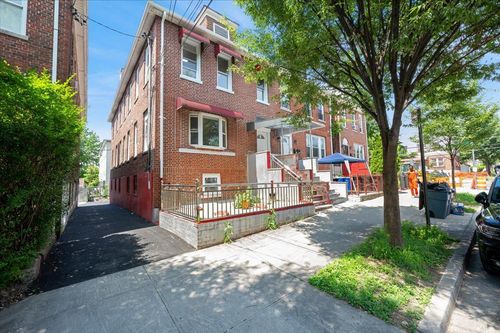 3585 Fish Ave, Bronx, NY, 10469-1510 | Card Image