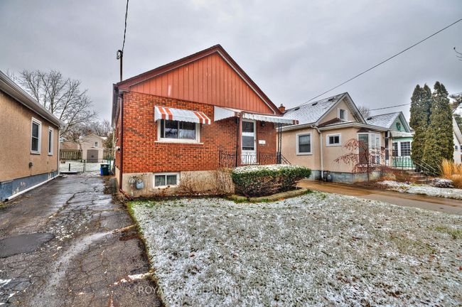 10 Fairburn Ave, House other with 2 bedrooms, 2 bathrooms and 3 parking in Saint Catharines ON | Image 4