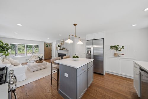 26 Heather St, Beverly, MA, 01915-2738 | Card Image