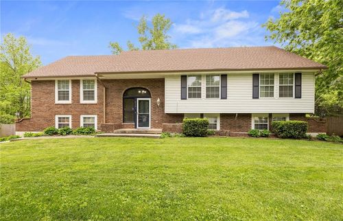 600 Ne Sunny Creek Ln, Blue Springs, MO, 64014-2369 | Card Image