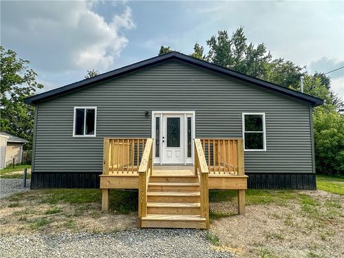 9 Whiting St, Bath, NY, 14810-1137 | Card Image