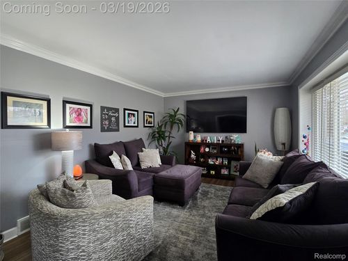 2909 Central Blvd, Milford, MI, 48380-2203 | Card Image