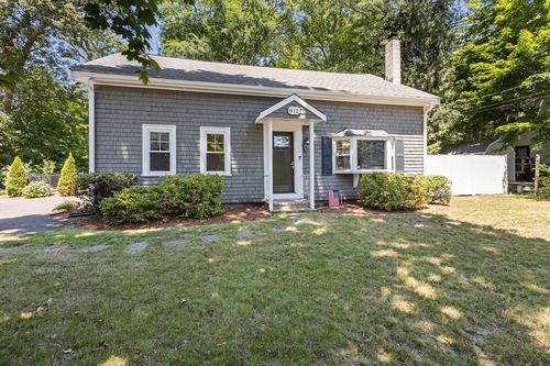 812 Plymouth St, Middleboro, MA, 02346-3008 | Card Image