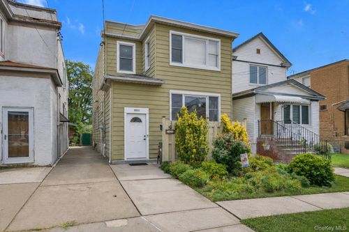 15-11 149th Street, New York, NY, 11357 | Card Image