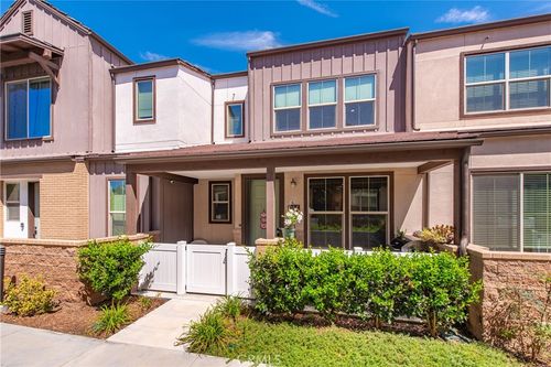 215 Red Brick Dr, Simi Valley, CA, 93065-8574 | Card Image