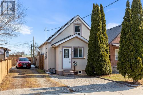 1 Gray Ave, York, ON, M6N4S5 | Card Image