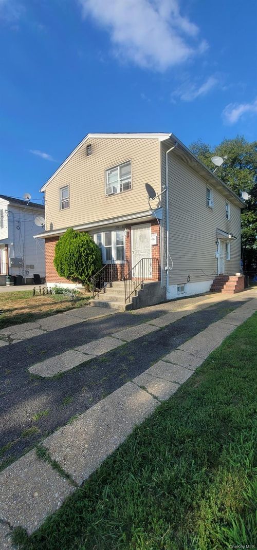 108-106 Remsen Ave, Hempstead, NY, 11550-1822 | Card Image