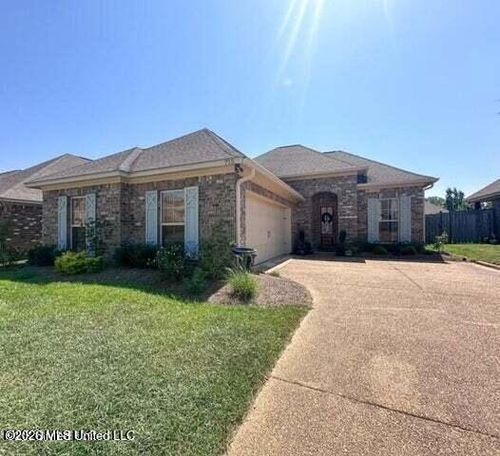 715 Chambord Dr, Brandon, MS, 39042-4015 | Card Image