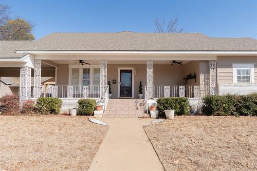 804 N Willow St, Pauls Valley, OK, 73075-1431 | Card Image