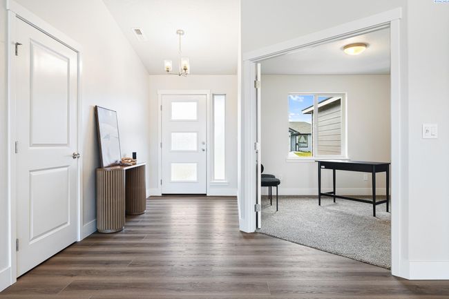 10705 Danube Dr, Home with 4 bedrooms, 2 bathrooms and null parking in Pasco WA | Image 4