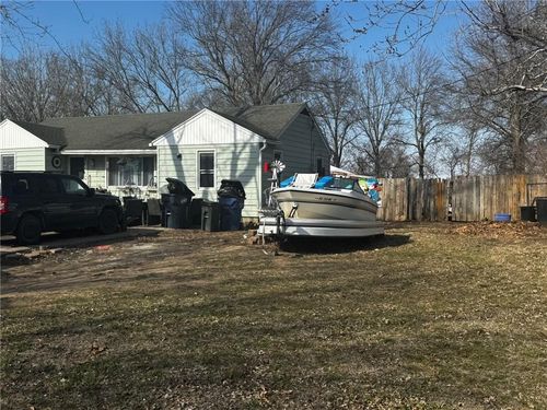 512 Atchison St, Oskaloosa, KS, 66066-5041 | Card Image