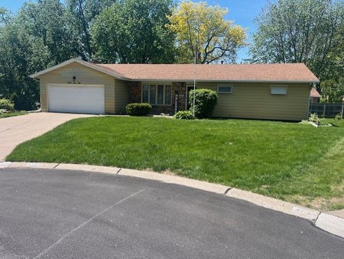 4110 Keeneland Ct, Bettendorf, IA, 52722-2110 | Card Image