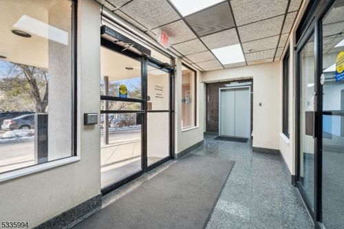 1527 State Route 27, Somerset, NJ, 08873-3979 | Card Image