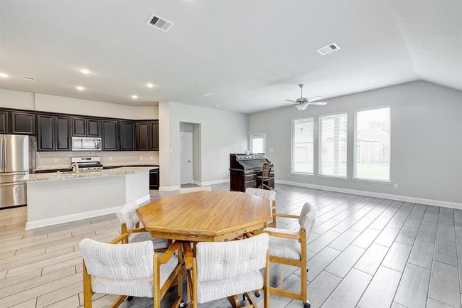 2811 Ridgecliff Ct, House other with 3 bedrooms, 2 bathrooms and 2 parking in Conroe TX | Image 5