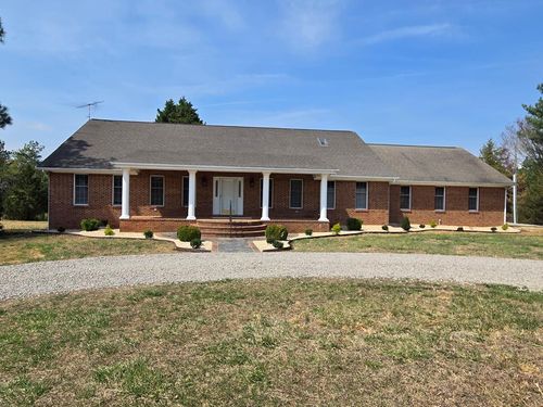 375 Schoolhouse Rd, Farmville, VA, 23901-5749 | Card Image