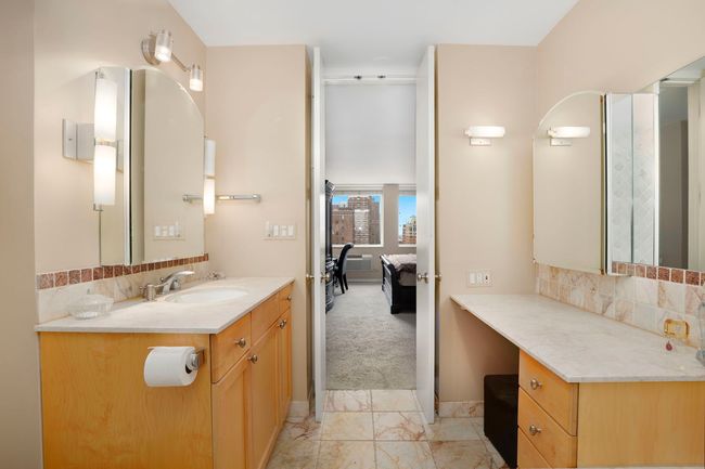 APT-17N - 1110 N Lake Shore Dr, Condo with 3 bedrooms, 3 bathrooms and 1 parking in CHICAGO IL | Image 20