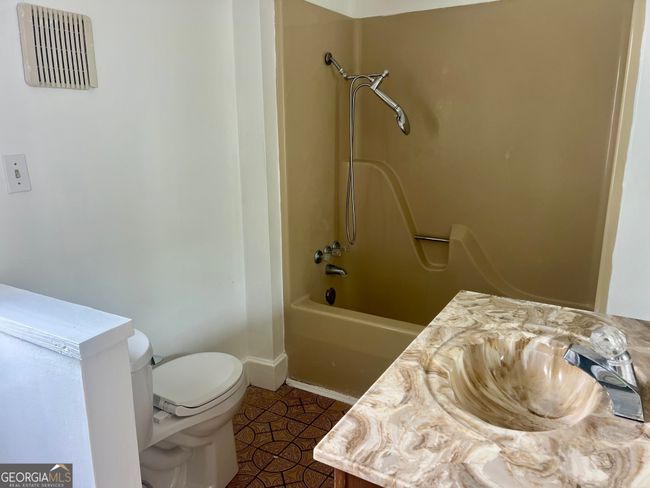 40 S College St, House other with 3 bedrooms, 3 bathrooms and null parking in Metter GA | Image 33