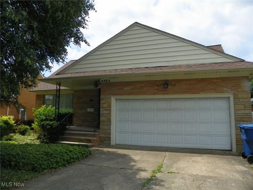 4464 W 224th St, Fairview Park, OH, 44126-2502 | Card Image