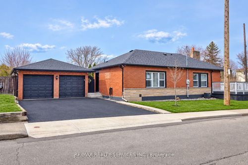 574 Brucedale Ave E, Hamilton, ON, L8V1P4 | Card Image
