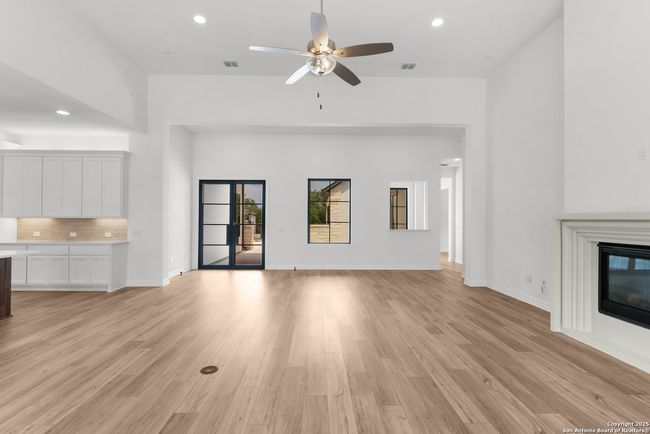 8166 Blue Oak, House other with 4 bedrooms, 5 bathrooms and null parking in Garden Ridge TX | Image 9