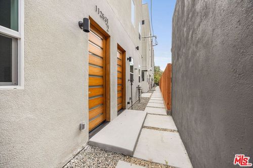 34-11253 Hatteras St, North Hollywood, CA, 91601-1245 | Card Image