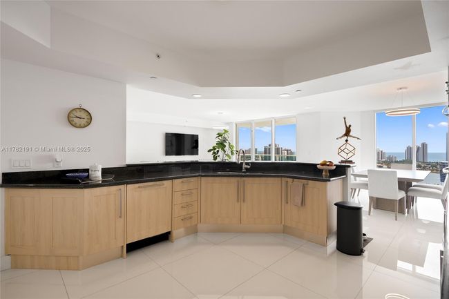 UNIT-2807 - 3301 Ne 183 Rd St, Condo with 3 bedrooms, 4 bathrooms and null parking in Aventura FL | Image 11
