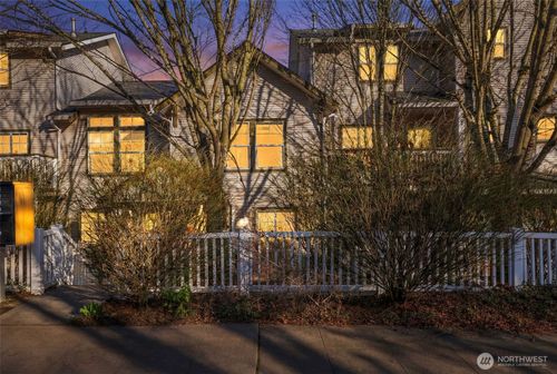 206 24th Ave E, Seattle, WA, 98112-5404 | Card Image