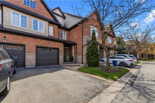 16-300 Ravineview Way, Oakville, ON, L6H7J1 | Card Image