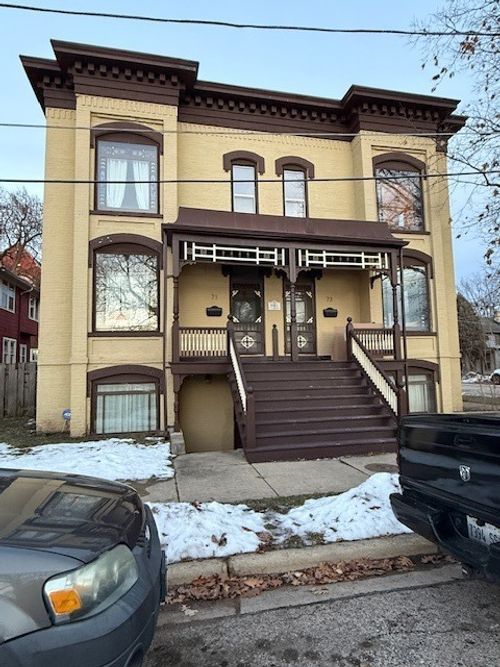 71-71 Park Row, Elgin, IL, 60120-6525 | Card Image