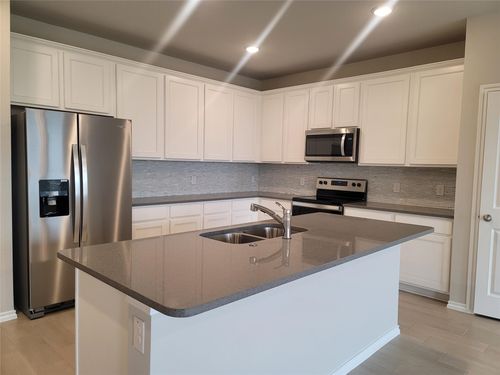 933 Ravenwood Ln, Van Alstyne, TX, 75495-2871 | Card Image