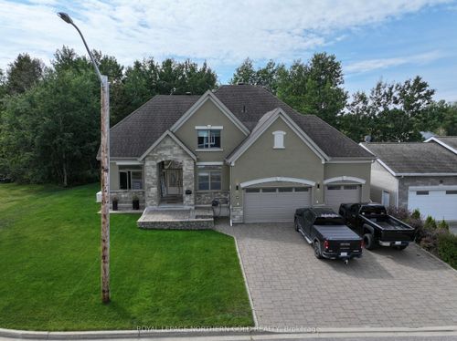 9 Calbeck St, Kirkland Lake, ON, P2N3R6 | Card Image