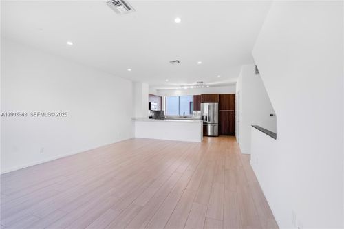 2123-113 Ne 6th St, Fort Lauderdale, FL, 33304-2630 | Card Image