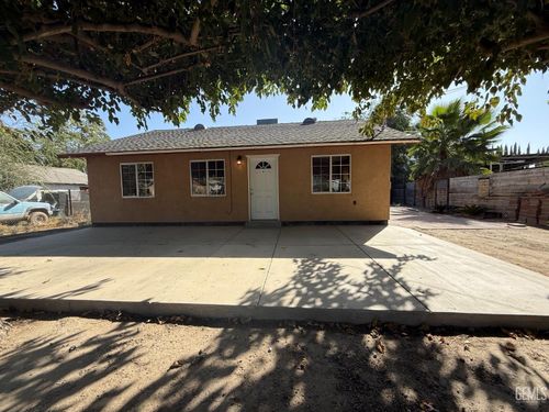 18490 Bayless Ave, Shafter, CA, 93263-2862 | Card Image