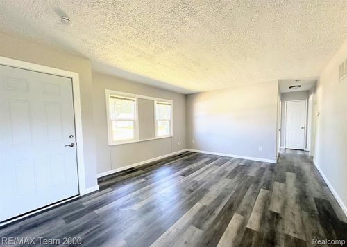 316 Lytle Pl, Garden City, MI, 48135-2642 | Card Image