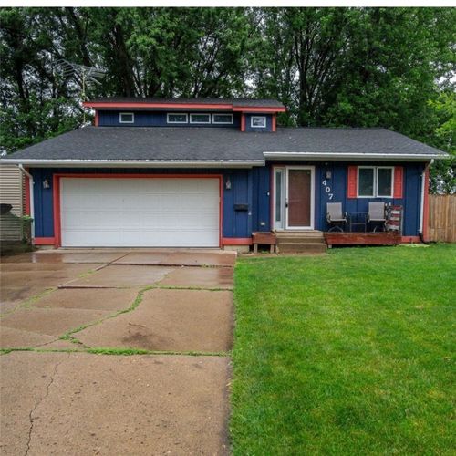 407 Cedar Ave E, Menomonie, WI, 54751-1410 | Card Image
