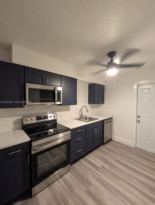 614 Pear St, Lakeland, FL, 33815-1438 | Card Image