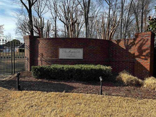 8423 Wood Manor Cv, Cordova, TN, 38016-2032 | Card Image