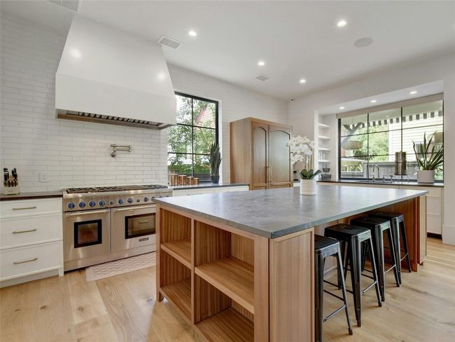 1003 E 14 Th St, House other with 3 bedrooms, 3 bathrooms and 2 parking in Austin TX | Image 8