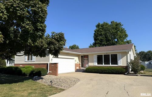 985 Sweetbriar Pl, Galesburg, IL, 61401-2327 | Card Image