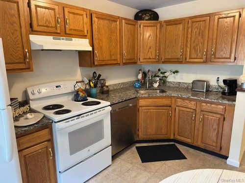 unit-61-1870 Baldwin Rd, Yorktown Heights, NY, 10598-5629 | Card Image