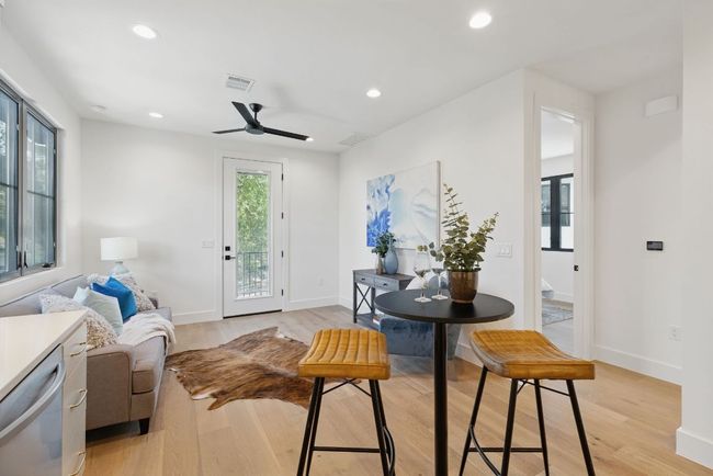 2304 W 8 Th St, House other with 5 bedrooms, 4 bathrooms and 4 parking in Austin TX | Image 22