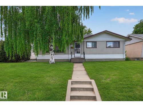 8814 162 St Nw, Edmonton, AB, T5R2M4 | Card Image