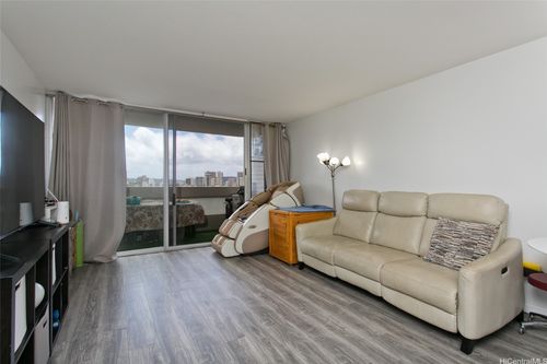 apt-705-1212 Punahou St, Honolulu, HI, 96826-1021 | Card Image