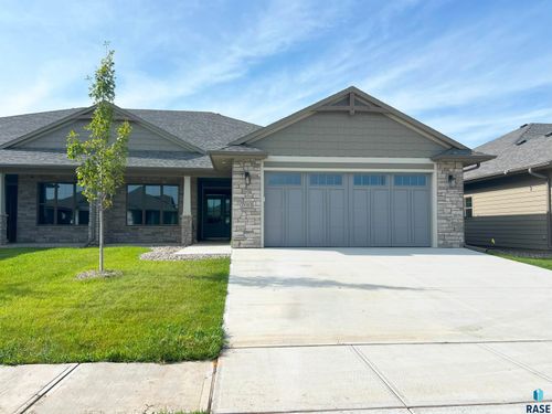 7013 E Copper Stone Cir, Sioux Falls, SD, 57110-7145 | Card Image