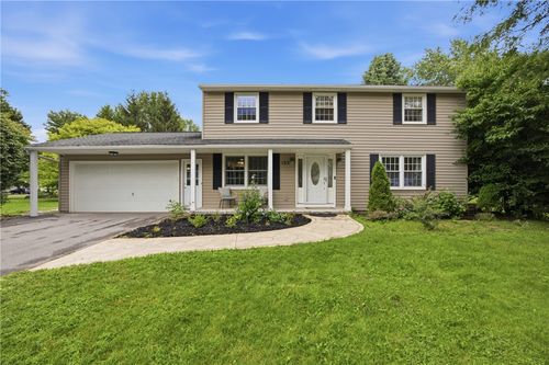 135 Maple Hill Farm Rd, Penfield, NY, 14526-1713 | Card Image